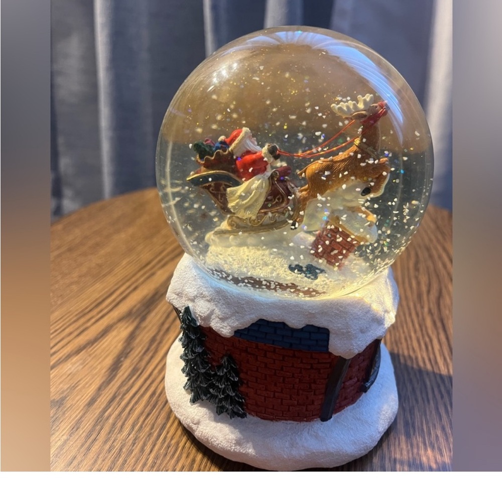 Santa and Reindeer Snow musical Globe